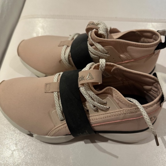 Reebok Split Flex Woman’s Size 8 Never Been Worn - Picture 2 of 4